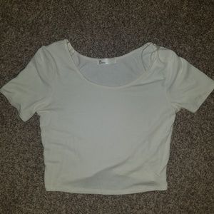 White, short sleeved crop top